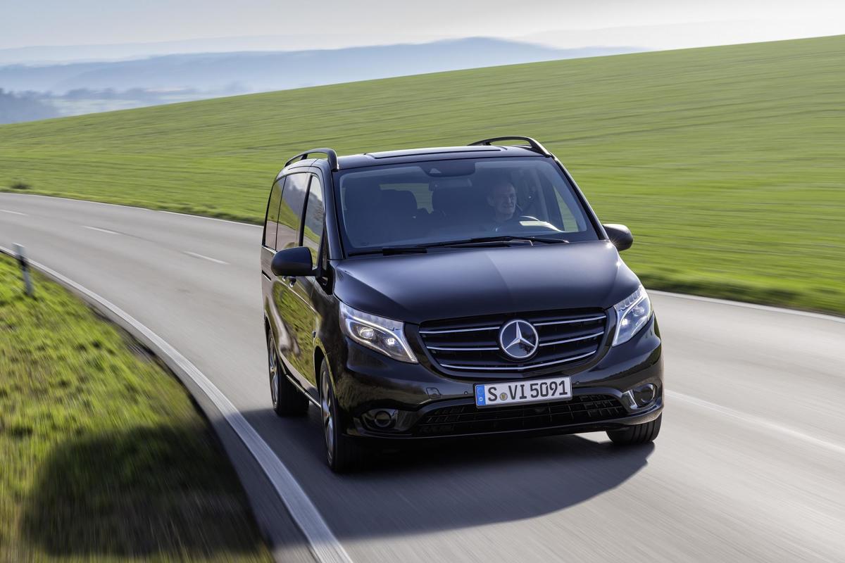 Zmodernizowanego Mercedesa Vito można rozpoznać po zmienionej osłonie chłodnicy. Projektanci odświeżyli również wnętrze. Fot. Daimler Zmodernizowanego Mercedesa Vito można rozpoznać po zmienionej osłonie chłodnicy. Projektanci odświeżyli również wnętrze. Fot. Daimler