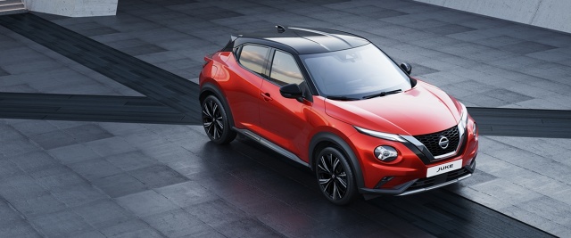 Nissan Juke
Samochód jest napędzany 1‑litrowym, 3‑cylindrowym turbodoładowanym silnikiem benzynowym DIG‑T o mocy 117 KM. Nowy model jest dostępny z 6‑biegową przekładnią manualną lub 7‑biegową dwusprzęgłową skrzynią automatyczną (DCT) z funkcją zmiany przełożeń za pomocą manetek oraz selektorem trybu jazdy (Eco, Standard, Sport), pozwalającym dopasować styl prowadzenia pojazdu do sytuacji na drodze pod kątem maksymalnej przyjemności jazdy.
Fot. Nissan Nissan Juke
Samochód jest napędzany 1‑litrowym, 3‑cylindrowym turbodoładowanym silnikiem benzynowym DIG‑T o mocy 117 KM. Nowy model jest dostępny z 6‑biegową przekładnią manualną lub 7‑biegową dwusprzęgłową skrzynią automatyczną (DCT) z funkcją zmiany przełożeń za pomocą manetek oraz selektorem trybu jazdy (Eco, Standard, Sport), pozwalającym dopasować styl prowadzenia pojazdu do sytuacji na drodze pod kątem maksymalnej przyjemności jazdy.
Fot. Nissan