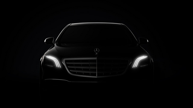 Mercedes Klasy S
Nowością będzie być system zdalnego parkowania. Dodatkowo dzięki danym z nawigacji auto ma samodzielnie zwolnić np. przed skrzyżowaniami.
Fot. Mercedes-Benz Mercedes Klasy S
Nowością będzie być system zdalnego parkowania. Dodatkowo dzięki danym z nawigacji auto ma samodzielnie zwolnić np. przed skrzyżowaniami.
Fot. Mercedes-Benz