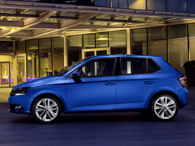 Skoda Fabia
Skoda Fabia to jeden z najpopularniejszych modeli segmentu B na naszym rynku. Auto powszechnie wykorzystywane nie tylko przez przysłowiowego Kowalskiego, ale także jako auto firmowe. Za jego wyborem przemawiała nie tylko cena, ale także prostota obsługi, dostępność części, czy w miarę niskie koszty eksploatacji.
Fot. Skoda Skoda Fabia
Skoda Fabia to jeden z najpopularniejszych modeli segmentu B na naszym rynku. Auto powszechnie wykorzystywane nie tylko przez przysłowiowego Kowalskiego, ale także jako auto firmowe. Za jego wyborem przemawiała nie tylko cena, ale także prostota obsługi, dostępność części, czy w miarę niskie koszty eksploatacji.
Fot. Skoda