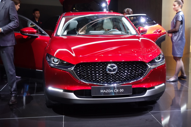 Mazda CX-30
Auto będzie wprowadzane na światowe rynki, a sprzedaż w Europie zacznie się już latem tego roku.
Fot. Ryszard M. Perczak Mazda CX-30
Auto będzie wprowadzane na światowe rynki, a sprzedaż w Europie zacznie się już latem tego roku.
Fot. Ryszard M. Perczak
