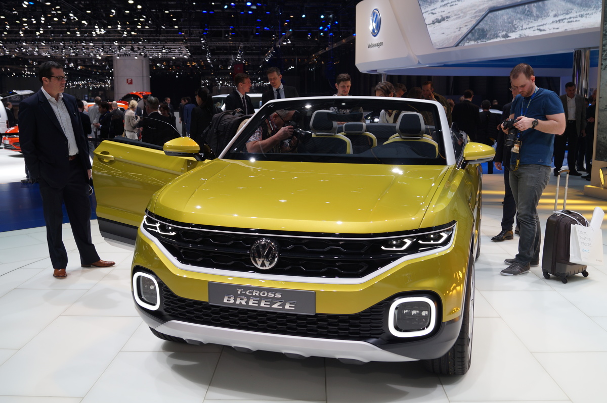 Volkswagen T-cross Breeze
Prototyp Volkswagena napędza benzynowy, trzycylindrowy silnik o pojemności 1.0 l, który oferuje 110 KM oraz 175 Nm. Do 100 km/h rozpędzimy się w 10,3 s natomiast prędkośc maksymalna wyniesie 188 km/h / Fot. Volkswagen Volkswagen T-cross Breeze
Prototyp Volkswagena napędza benzynowy, trzycylindrowy silnik o pojemności 1.0 l, który oferuje 110 KM oraz 175 Nm. Do 100 km/h rozpędzimy się w 10,3 s natomiast prędkośc maksymalna wyniesie 188 km/h / Fot. Volkswagen