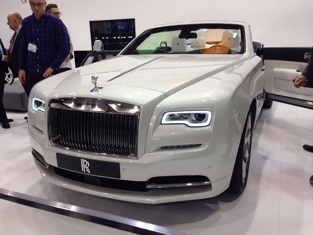 Podczas tegorocznej edycji targów Poznań Motor Show, Rolls-Royce Motor Cars Warszawa chwali się pełną paletą możliwości personalizacji i indywidualizacji samochodów w ramach programu Bespoke.
Fot. Łukasz Szewczyk Podczas tegorocznej edycji targów Poznań Motor Show, Rolls-Royce Motor Cars Warszawa chwali się pełną paletą możliwości personalizacji i indywidualizacji samochodów w ramach programu Bespoke.
Fot. Łukasz Szewczyk