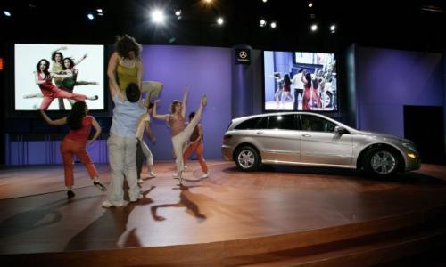Fot. DaimlerChrysler: Po tuszy modelek łatwo można rozpoznać, że światowa premiera Mercedesa-Benza klasy R odbyła się w USA. Fot. DaimlerChrysler: Po tuszy modelek łatwo można rozpoznać, że światowa premiera Mercedesa-Benza klasy R odbyła się w USA.