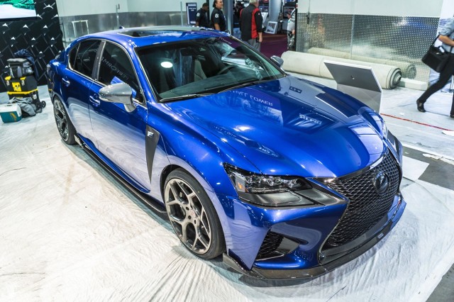 Lexus GS F
Lexus GS F zyskał większy rozstaw kół, zwiększający przyczepność i stabilność, a także poprawiający osiągi system wlotów zimnego powietrza, usprawniony układ wydechowy z tytanowymi końcówkami rur oraz specjalne pneumatyczne zawieszenie.
Fot. Lexus Lexus GS F
Lexus GS F zyskał większy rozstaw kół, zwiększający przyczepność i stabilność, a także poprawiający osiągi system wlotów zimnego powietrza, usprawniony układ wydechowy z tytanowymi końcówkami rur oraz specjalne pneumatyczne zawieszenie.
Fot. Lexus