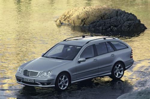 Fot. DaimlerChrysler: Mercedes C 320 CDI Sport Edition + ma silnik dielsa o mocy 224 KM. Fot. DaimlerChrysler: Mercedes C 320 CDI Sport Edition + ma silnik dielsa o mocy 224 KM.
