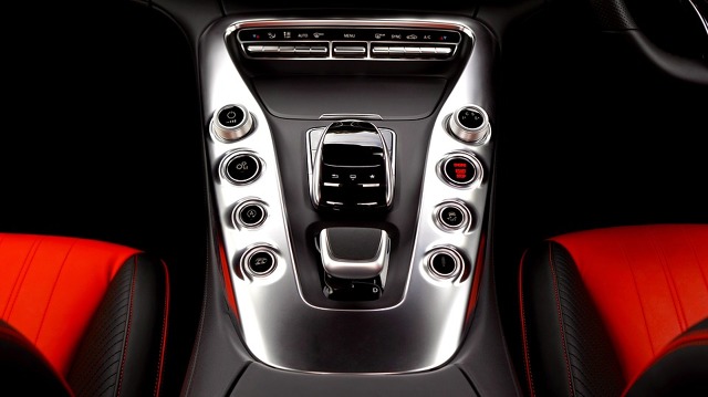 Transmiter FM gadżet dla każdego automaniaka Zestaw głośnomówiący XKN 607 od Global Technology