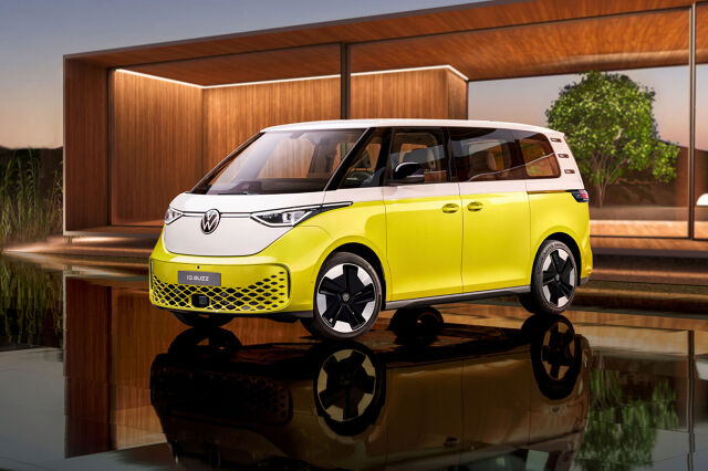Volkswagen zaprezentował w pełnej krasie swój nowy model: ID. Buzz i ID. Buzz Cargo. Dwie w pełni elektryczne wersje modelu ID. Buzz czerpią garściami z jednej z największych motoryzacyjnych ikon – Volkswagena T1.
Fot. Volkswagen Volkswagen zaprezentował w pełnej krasie swój nowy model: ID. Buzz i ID. Buzz Cargo. Dwie w pełni elektryczne wersje modelu ID. Buzz czerpią garściami z jednej z największych motoryzacyjnych ikon – Volkswagena T1.
Fot. Volkswagen
