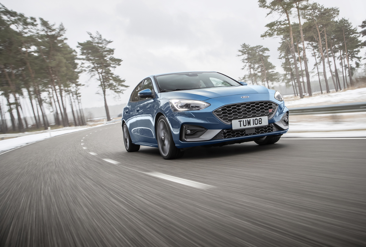 Ford Focus ST 2019
Zupełnie nowy, wykonany z aluminium silnik benzynowy EcoBoost o pojemności 2,3-litra jest najmocniejszą jednostka napędową, jaką kiedykolwiek oferowano w modelu Focus ST. To między innymi dzięki zastosowaniu zaawansowanego układu turbodoładowania, silnik osiąga moc aż 280 KM przy 5500 obr/min.
Fot. Ford Ford Focus ST 2019
Zupełnie nowy, wykonany z aluminium silnik benzynowy EcoBoost o pojemności 2,3-litra jest najmocniejszą jednostka napędową, jaką kiedykolwiek oferowano w modelu Focus ST. To między innymi dzięki zastosowaniu zaawansowanego układu turbodoładowania, silnik osiąga moc aż 280 KM przy 5500 obr/min.
Fot. Ford
