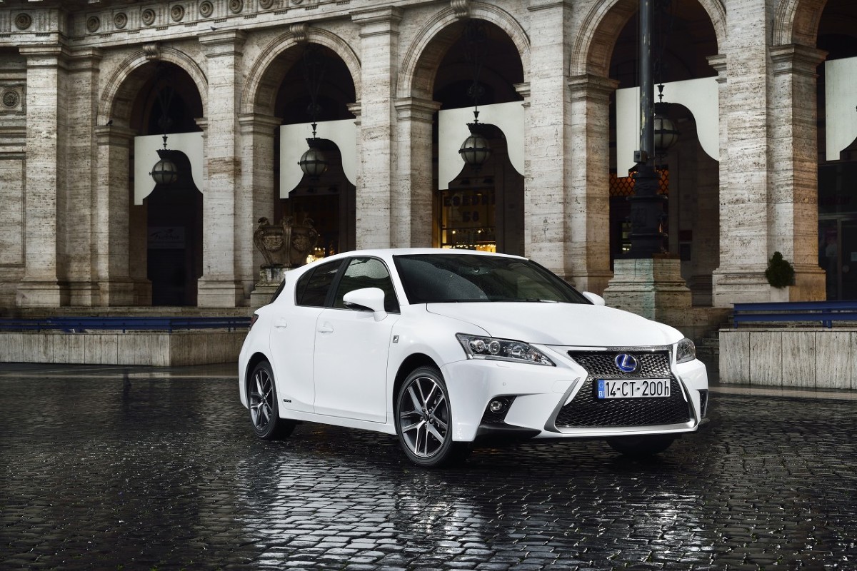 Kolejna generacja hybrydowego Lexusa CT ma mieć większe wymiary od dotychczasowej i stylistykę zbliżoną do crossoverów NX i RX / Fot. Lexus Kolejna generacja hybrydowego Lexusa CT ma mieć większe wymiary od dotychczasowej i stylistykę zbliżoną do crossoverów NX i RX / Fot. Lexus