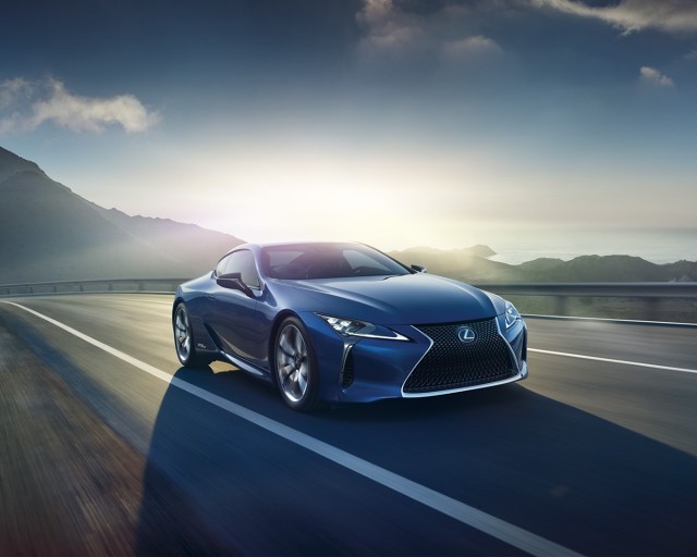 Japoński producent samochodów luksusowych poinformował, że na genewskim salonie motoryzacyjnym przedstawi swoje najnowsze coupe w wersji z napędem hybrydowym / Fot. Lexus Japoński producent samochodów luksusowych poinformował, że na genewskim salonie motoryzacyjnym przedstawi swoje najnowsze coupe w wersji z napędem hybrydowym / Fot. Lexus