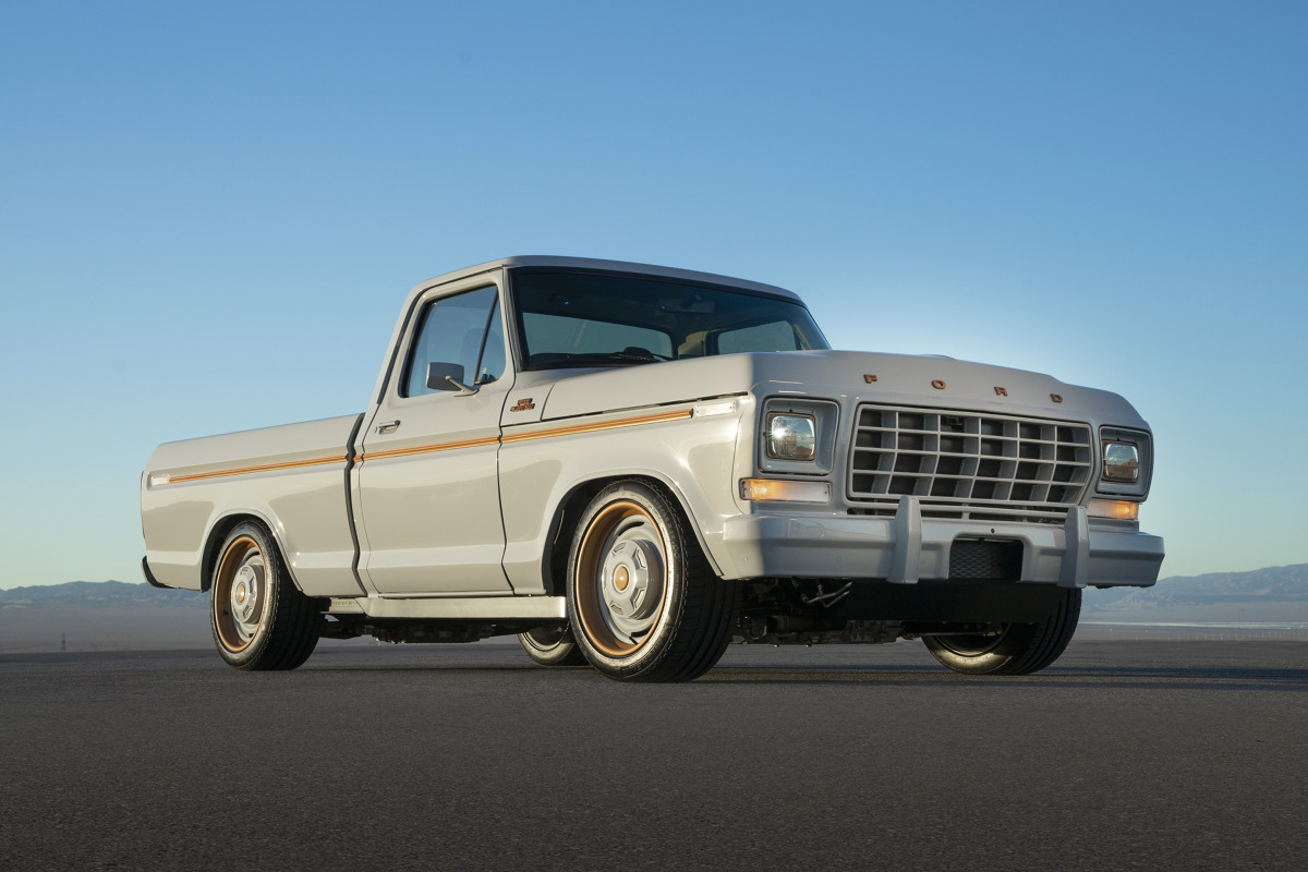 Ford F-100 Eluminator
Ford zapowiada przyszłość zelektryfikowanych pojazdów niestandardowych, ujawniając w pełni elektryczny samochód koncepcyjny F-100 Eluminator - ciężarówkę demonstracyjną o zerowej emisji spalin, napędzaną silnikiem elektrycznym
Fot. Ford
Ford F-100 Eluminator
Ford zapowiada przyszłość zelektryfikowanych pojazdów niestandardowych, ujawniając w pełni elektryczny samochód koncepcyjny F-100 Eluminator - ciężarówkę demonstracyjną o zerowej emisji spalin, napędzaną silnikiem elektrycznym
Fot. Ford