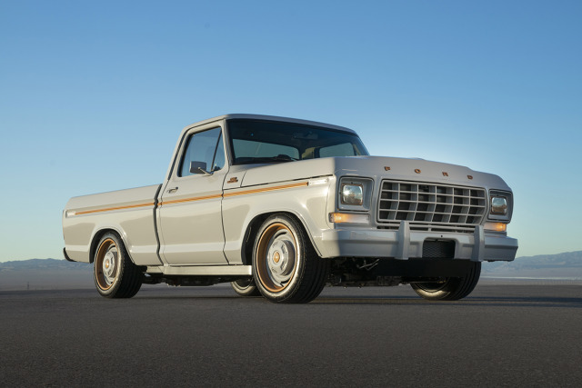 Ford F-100 Eluminator
Ford zapowiada przyszłość zelektryfikowanych pojazdów niestandardowych, ujawniając w pełni elektryczny samochód koncepcyjny F-100 Eluminator - ciężarówkę demonstracyjną o zerowej emisji spalin, napędzaną silnikiem elektrycznym
Fot. Ford
Ford F-100 Eluminator
Ford zapowiada przyszłość zelektryfikowanych pojazdów niestandardowych, ujawniając w pełni elektryczny samochód koncepcyjny F-100 Eluminator - ciężarówkę demonstracyjną o zerowej emisji spalin, napędzaną silnikiem elektrycznym
Fot. Ford