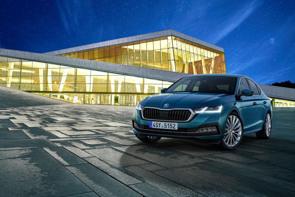 Skoda Octavia
Skoda Octavia czwartej generacji jest większa i jeszcze bardziej przestronna od poprzedniej wersji. Auto wyposażono w nowoczesne silniki benzynowe i wysokoprężne o zwiększonej wydajności. Octavia dostępna będzie również z napędem hybrydowym typu plug-in (PHEV) oraz jako tzw. miękka hybryda (mHEV).
Fot. Skoda Skoda Octavia
Skoda Octavia czwartej generacji jest większa i jeszcze bardziej przestronna od poprzedniej wersji. Auto wyposażono w nowoczesne silniki benzynowe i wysokoprężne o zwiększonej wydajności. Octavia dostępna będzie również z napędem hybrydowym typu plug-in (PHEV) oraz jako tzw. miękka hybryda (mHEV).
Fot. Skoda