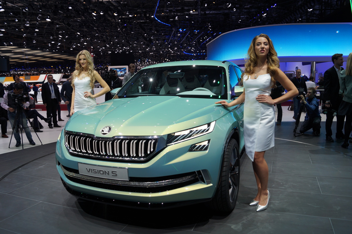 Skoda VisionS
Samochód jest hybrydą plug-in składającą się z silnika 1.4 TSI oraz dwóch elektrycznych. Łącznie do dyspozycji mamy 225 KM mocy / Fot. Tomasz Szmandra Skoda VisionS
Samochód jest hybrydą plug-in składającą się z silnika 1.4 TSI oraz dwóch elektrycznych. Łącznie do dyspozycji mamy 225 KM mocy / Fot. Tomasz Szmandra
