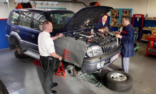 Fot. Toyota: W autoryzowanych warsztatach naprawiane są samochody na gwarancji. Fot. Toyota: W autoryzowanych warsztatach naprawiane są samochody na gwarancji.