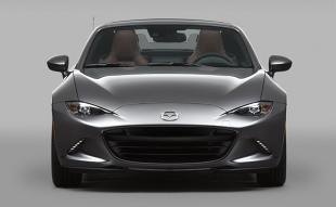 Mazda MX5 RF

Samochód, który oznaczenie RF (retractable fastback)  posiada automatycznie składany dach. Jego złożenie zajmuje jedynie 12 sekund, a panele chowają się w tej samej przestrzeni, w której mieści się materiałowy dach kabrioletu.

Fot. MAzda 