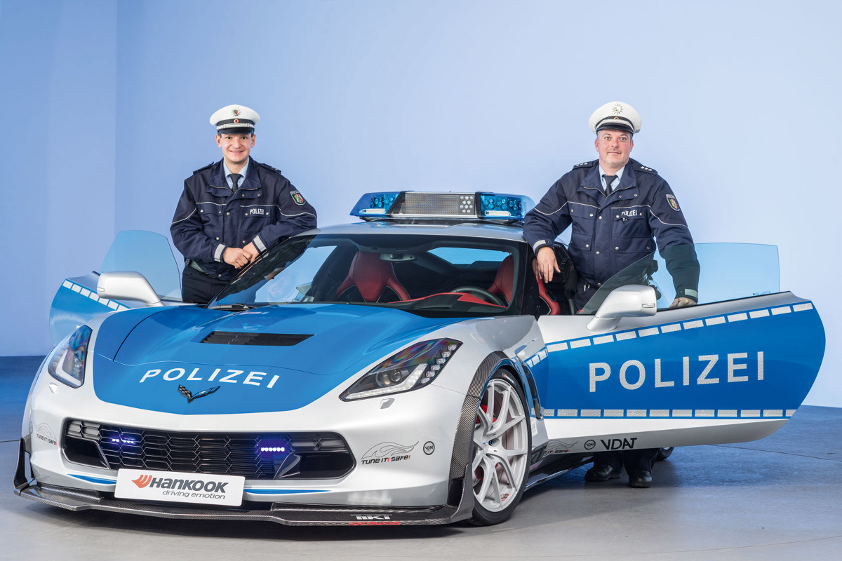 466konny radiowóz. Corvette niemieckiej policji