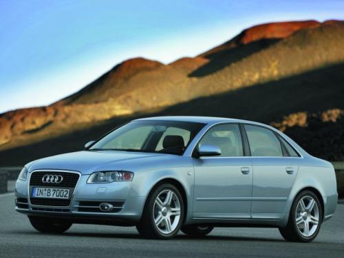 Fot. Audi: Charakterystyczny przód Audi otrzymał również model A4 najnowszej generacji. Tym samym upodobnił się do większego A6. Fot. Audi: Charakterystyczny przód Audi otrzymał również model A4 najnowszej generacji. Tym samym upodobnił się do większego A6.