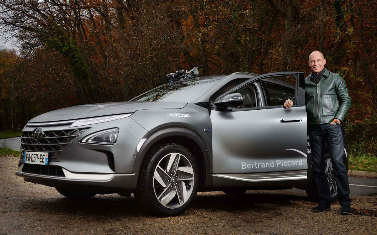 Betrand Piccard i Hyundai Nexo na wodór. Fot. Hyundai Betrand Piccard i Hyundai Nexo na wodór. Fot. Hyundai