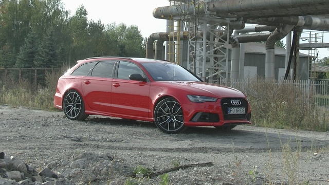 Audi RS6
Standardowe wyposażenie obejmuje m.in. przednie i tylne światła LED-owe, system zmywania reflektorów, czy czujniki deszczu. Za dopłatą 8670 zł auto otrzyma szklany dach panoramiczny. Karoserię w kilku miejscach przyozdobiono emblematami z nazwą modelu.
Fot. Kacper Rogacin Audi RS6
Standardowe wyposażenie obejmuje m.in. przednie i tylne światła LED-owe, system zmywania reflektorów, czy czujniki deszczu. Za dopłatą 8670 zł auto otrzyma szklany dach panoramiczny. Karoserię w kilku miejscach przyozdobiono emblematami z nazwą modelu.
Fot. Kacper Rogacin