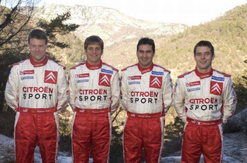 Fot. Citroen: Od lewej stoją: Prevo, Duval, Elen i Loeb Fot. Citroen: Od lewej stoją: Prevo, Duval, Elen i Loeb