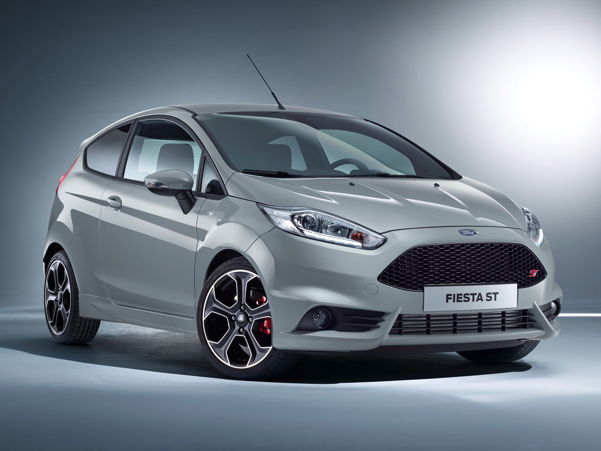 Ford Fiesta ST200
Silnik benzynowy 1,6 litra EcoBoost pracujący pod maską tej wersji rozwija 200 KM i 290 Nm. Ponadto, jednostka dostarcza dodatkowe 15 KM i 30 Nm momentu obrotowego nawet przez 20 sekund dzięki funkcji overboost.
Fot. Ford Ford Fiesta ST200
Silnik benzynowy 1,6 litra EcoBoost pracujący pod maską tej wersji rozwija 200 KM i 290 Nm. Ponadto, jednostka dostarcza dodatkowe 15 KM i 30 Nm momentu obrotowego nawet przez 20 sekund dzięki funkcji overboost.
Fot. Ford