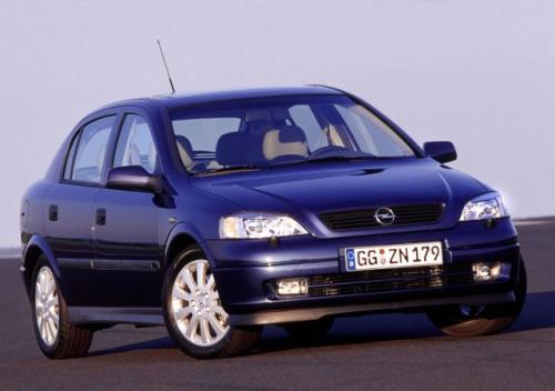 Fot. Opel: Opel Astra Classic II jest produkowana w fabryce Opla w Gliwicach. Na zdjęciu model z nadwoziem 5-drzwiowym hatchback. Fot. Opel: Opel Astra Classic II jest produkowana w fabryce Opla w Gliwicach. Na zdjęciu model z nadwoziem 5-drzwiowym hatchback.
