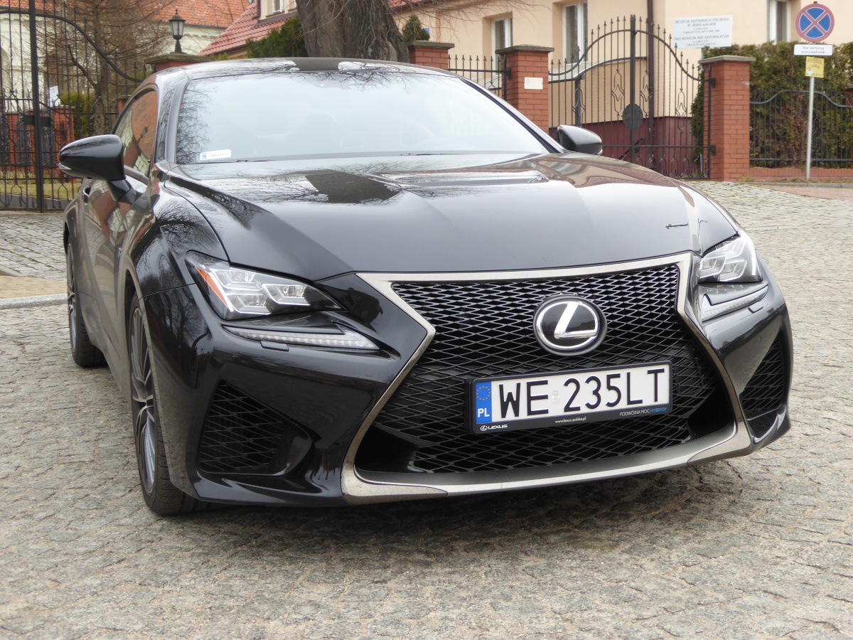 Lexus RC F. Sportowiec w smokingu