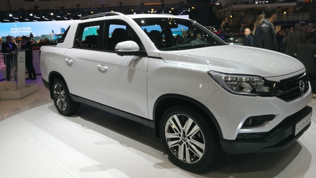 SsangYong Musso
Za napęd nowości odpowiada wysokoprężny silnik o pojemności 2,2 l e-XDi220.Czterocylindrowa jednostka oferuje 181 KM (przy 4000 obr./min) i maksymalny moment obrotowy 420 Nm. Można wybierać pomiędzy automatyczną lub ręczną skrzynią biegów o sześciu przełożeniach.
Fot. SsangYong SsangYong Musso
Za napęd nowości odpowiada wysokoprężny silnik o pojemności 2,2 l e-XDi220.Czterocylindrowa jednostka oferuje 181 KM (przy 4000 obr./min) i maksymalny moment obrotowy 420 Nm. Można wybierać pomiędzy automatyczną lub ręczną skrzynią biegów o sześciu przełożeniach.
Fot. SsangYong