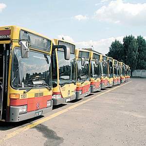 Fot. Paweł Łacheta: Kierowcy łódzkich autobusów wybierający się do Anglii nie bardzo jeszcze potrafią sobie wyobrazić, jak można ludzi wpuszczać do pojazdu z lewej strony! Fot. Paweł Łacheta: Kierowcy łódzkich autobusów wybierający się do Anglii nie bardzo jeszcze potrafią sobie wyobrazić, jak można ludzi wpuszczać do pojazdu z lewej strony!