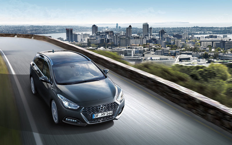 Hyundai i40
Model i40 jest teraz dostępny z nowo opracowanym silnikiem Diesla Smartstream o pojemności 1,6 litra z dwoma poziomami mocy.
Fot. Hyundai Hyundai i40
Model i40 jest teraz dostępny z nowo opracowanym silnikiem Diesla Smartstream o pojemności 1,6 litra z dwoma poziomami mocy.
Fot. Hyundai