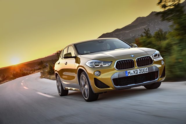 BMW X2
Auto mierzy 4360 mm długości, 1824 mm szerokości i 1526 mm wysokości, natomiast jego rozstaw osi to 2670 mm.
Fot. BMW BMW X2
Auto mierzy 4360 mm długości, 1824 mm szerokości i 1526 mm wysokości, natomiast jego rozstaw osi to 2670 mm.
Fot. BMW