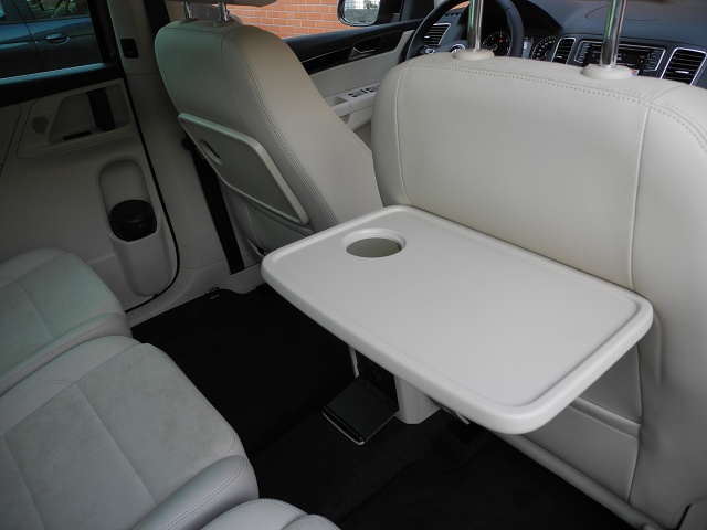 Volkswagen Sharan
Przed rokiem Volkswagen Sharan obchodził 20-lecie wprowadzenia do produkcji. Przypomnijmy, że był to wspólny projekt koncernów Volkswagen i Ford. Ten pierwszy wprowadził na rynek modele Sharan i Seat Alhambra, drugi - Forda Galaxy. Druga generacja Sharana, już bez związków z Fordem, weszła do produkcji w 2010 roku, zaś po kolejnych pięciu latach auto poddano modernizacji.
Fot. Wojciech Frelichowski Volkswagen Sharan
Przed rokiem Volkswagen Sharan obchodził 20-lecie wprowadzenia do produkcji. Przypomnijmy, że był to wspólny projekt koncernów Volkswagen i Ford. Ten pierwszy wprowadził na rynek modele Sharan i Seat Alhambra, drugi - Forda Galaxy. Druga generacja Sharana, już bez związków z Fordem, weszła do produkcji w 2010 roku, zaś po kolejnych pięciu latach auto poddano modernizacji.
Fot. Wojciech Frelichowski