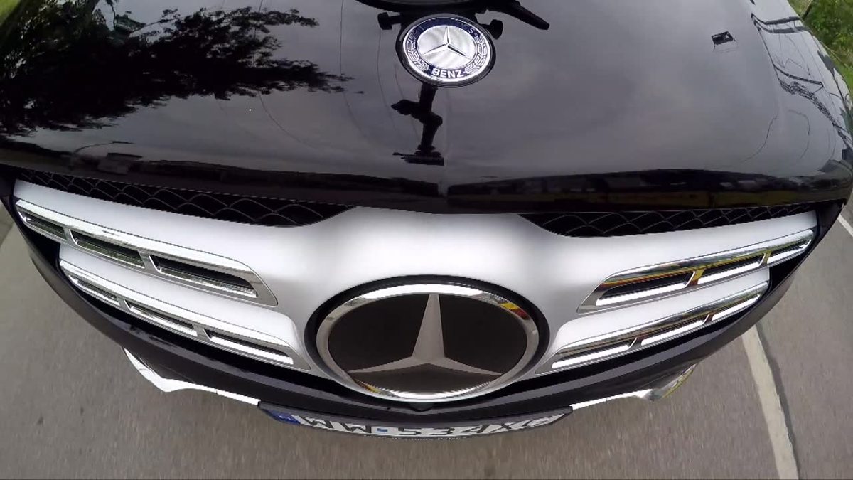 Mercedes GLS
Producent podaje, że GLS z jednostką V8 w mieście spala około 14 l benzyny na każde 100 km. W rzeczywistości spalanie może wynieść nawet 20 l/100 km.
Fot. TVN Turbo/x-news Mercedes GLS
Producent podaje, że GLS z jednostką V8 w mieście spala około 14 l benzyny na każde 100 km. W rzeczywistości spalanie może wynieść nawet 20 l/100 km.
Fot. TVN Turbo/x-news