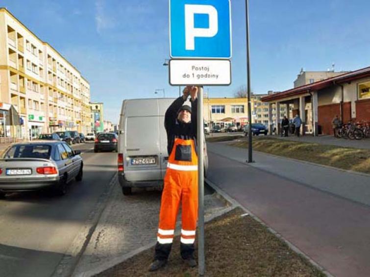 Strażnicy zrobią fotki blokującym parkingi Strażnicy zrobią fotki blokującym parkingi