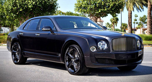 Bentley Mulsanne Sinjari
Pod maską bez zmian. Za napęd odpowiada 6.75 l silnik V8 o dostarczający 530 KM. Dzięki niemu Bentley Mulsanne do 100 km/h przyspiesza w 4,8 s.
Fot. Bentley Bentley Mulsanne Sinjari
Pod maską bez zmian. Za napęd odpowiada 6.75 l silnik V8 o dostarczający 530 KM. Dzięki niemu Bentley Mulsanne do 100 km/h przyspiesza w 4,8 s.
Fot. Bentley