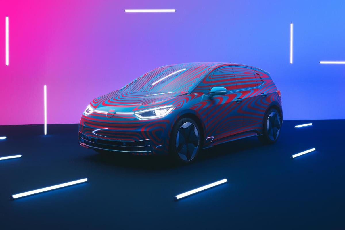 Volkswagen ID.3
Volkswagen przewiduje średnią sprzedaż ID.3 na poziomie 100.000 egzemplarzy rocznie. Elektryczny ID.3 z zasięgiem 330-550 km (według WLTP) będzie kosztował w Niemczech mniej niż 30.000 euro.
Fot. Volkswagen Volkswagen ID.3
Volkswagen przewiduje średnią sprzedaż ID.3 na poziomie 100.000 egzemplarzy rocznie. Elektryczny ID.3 z zasięgiem 330-550 km (według WLTP) będzie kosztował w Niemczech mniej niż 30.000 euro.
Fot. Volkswagen