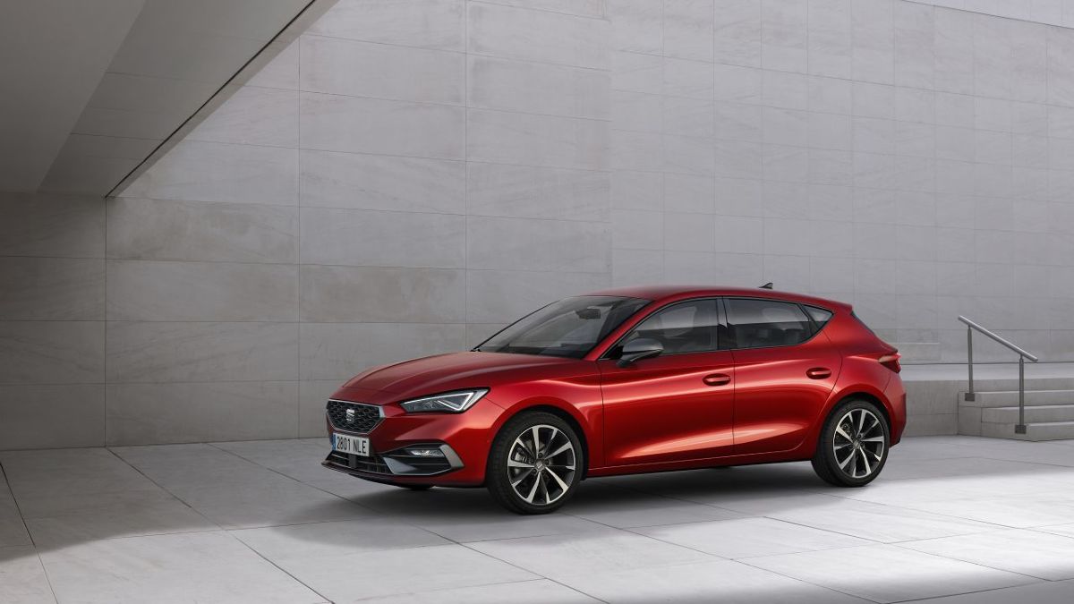 Seat Leon
Czwarta generacja SEAT-a Leona w wersji pięciodrzwiowej i Sportstourer została zaprezentowana oficjalnie w styczniu podczas premiery w Barcelonie. Wyczekiwany model hiszpańskiego producenta już niebawem pojawi się w polskich salonach. Właśnie ogłoszono oficjalny cennik najnowszego Leona w Polsce.
Fot. Seat Seat Leon
Czwarta generacja SEAT-a Leona w wersji pięciodrzwiowej i Sportstourer została zaprezentowana oficjalnie w styczniu podczas premiery w Barcelonie. Wyczekiwany model hiszpańskiego producenta już niebawem pojawi się w polskich salonach. Właśnie ogłoszono oficjalny cennik najnowszego Leona w Polsce.
Fot. Seat