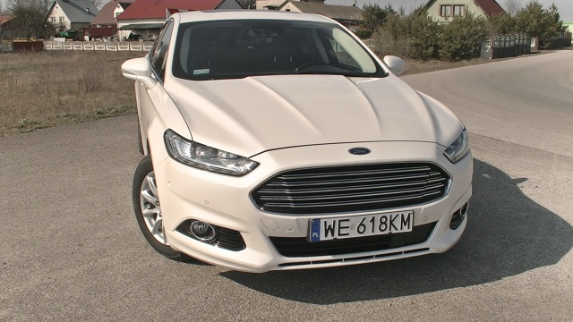Ford Mondeo Hybrid
Producent deklaruje, że hybrydowy Ford Mondeo zużywa średnio 4,2 litra benzyny na 100 kilometrów i jest to realny do osiągnięcia wynik. Przy normalnej jeździe spalanie nie powinno znacznie przekraczać pięciu litrów na 100 kilometrów.
Fot. Kacper Rogacin Ford Mondeo Hybrid
Producent deklaruje, że hybrydowy Ford Mondeo zużywa średnio 4,2 litra benzyny na 100 kilometrów i jest to realny do osiągnięcia wynik. Przy normalnej jeździe spalanie nie powinno znacznie przekraczać pięciu litrów na 100 kilometrów.
Fot. Kacper Rogacin