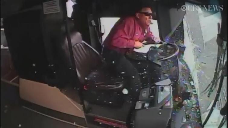 Kierowca autobusu miał sporo szczęścia Kierowca autobusu miał sporo szczęścia