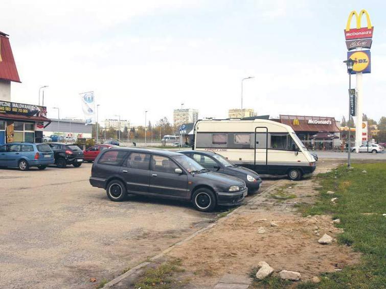 Zniszczony parking przy ul. Monte Cassino w Koszalinie Zniszczony parking przy ul. Monte Cassino w Koszalinie