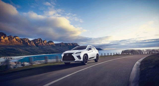 Lexus RX Black Line
Lexus rozszerza ofertę samochodów dostępnych w limitowanej wersji Black Line. Najnowszym jest RX na rok modelowy 2021. SUV otrzymuje sportowy wygląd, wyjątkowe barwy i dwie wersje napędowe. Produkcja specjalnego auta będzie mocno ograniczona.
Fot. Lexus Lexus RX Black Line
Lexus rozszerza ofertę samochodów dostępnych w limitowanej wersji Black Line. Najnowszym jest RX na rok modelowy 2021. SUV otrzymuje sportowy wygląd, wyjątkowe barwy i dwie wersje napędowe. Produkcja specjalnego auta będzie mocno ograniczona.
Fot. Lexus