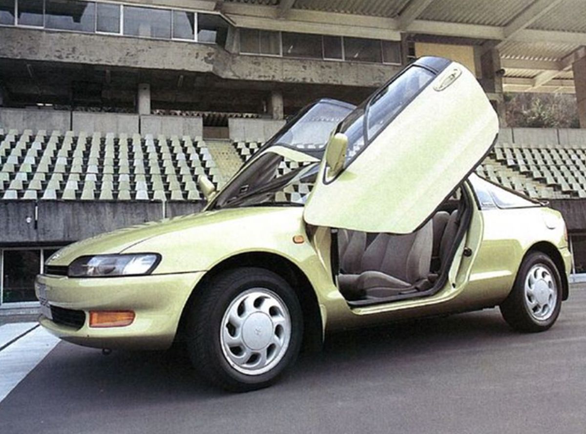Toyota Sera
Toyota wyprodukowała tylko niecałe 16 000 egzemplarzy Sery, głównie na japoński rynek. Jednak co najmniej jeden egzemplarz trafił do Wielkiej Brytanii, gdzie zauważył go główny projektant McLarena F1.
Fot. Toyota Toyota Sera
Toyota wyprodukowała tylko niecałe 16 000 egzemplarzy Sery, głównie na japoński rynek. Jednak co najmniej jeden egzemplarz trafił do Wielkiej Brytanii, gdzie zauważył go główny projektant McLarena F1.
Fot. Toyota
