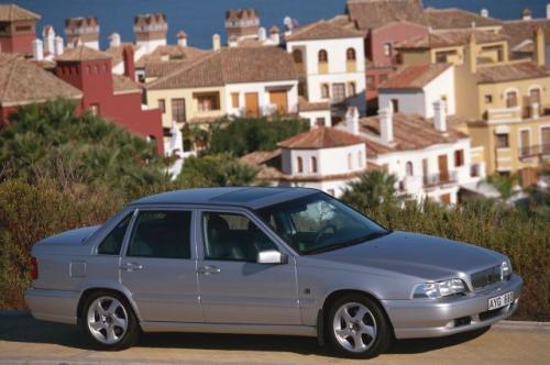 Fot. Volvo: Produkowany od 1996 r. Volvo S70, czyli sedan, nie był ulubionym modelem firmy. Z powodu braku nabywców produkcję przerwano w 2000 r. Fot. Volvo: Produkowany od 1996 r. Volvo S70, czyli sedan, nie był ulubionym modelem firmy. Z powodu braku nabywców produkcję przerwano w 2000 r.