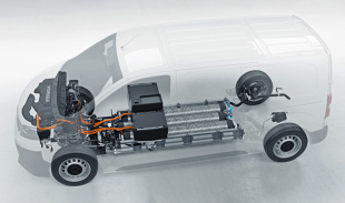 Opel Vivaro‑e HYDROGEN<br><br>Opel dziś nowy lekki pojazd użytkowy z napędem elektrycznym, który umożliwi bezemisyjny transport klientom wymagającym tankowania w ciągu kilku minut. Opel Vivaro‑e HYDROGEN jest samochodem elektrycznym zasilanym ogniwami paliwowymi (FCEV) z funkcją doładowania pomocniczego akumulatora z zewnętrznego źródła prądu.<br><br>Fot. Opel 
