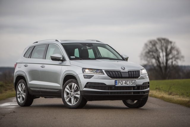 Skoda Karoq, czyli elektronika w służbie kierowcy
Popularność samochodów z segmentu SUV nie maleje. Jednym z najnowszych modeli na tym rynku jest Skoda Karoq. Auto jest przykładem, szerokiego wykorzystania elektroniki w wyposażeniu wspierającym kierowcę i ułatwiających codzienną eksploatację.
fot. Skoda Skoda Karoq, czyli elektronika w służbie kierowcy
Popularność samochodów z segmentu SUV nie maleje. Jednym z najnowszych modeli na tym rynku jest Skoda Karoq. Auto jest przykładem, szerokiego wykorzystania elektroniki w wyposażeniu wspierającym kierowcę i ułatwiających codzienną eksploatację.
fot. Skoda