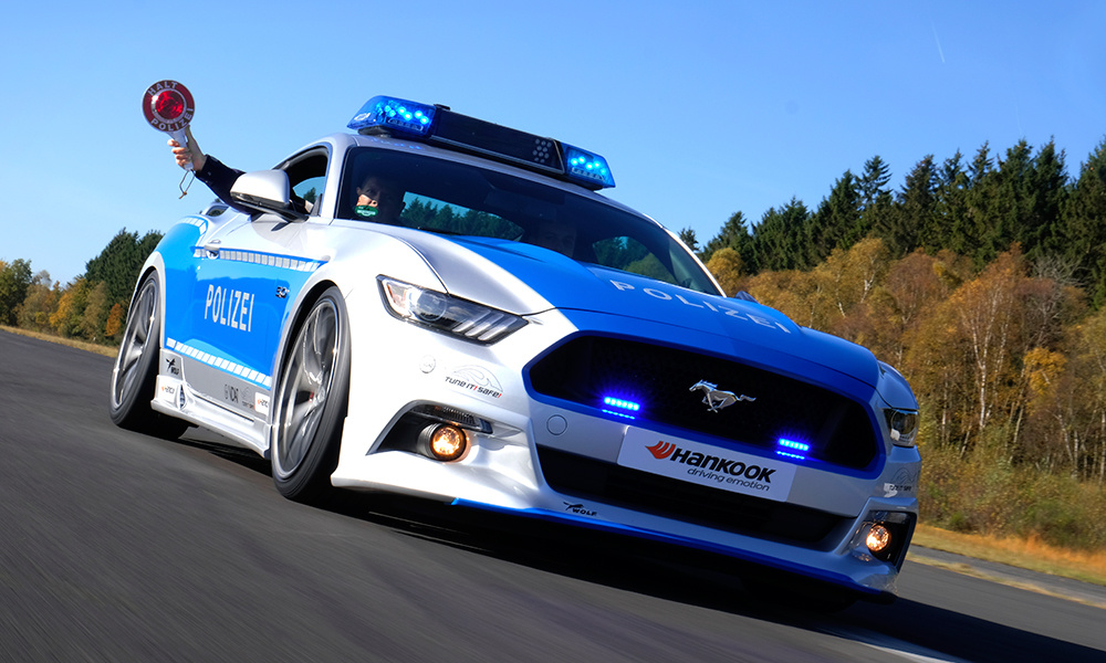 Ford Mustang
Policyjnego Mustanga stworzyli eksperci od tuningu z firmy Wolf Racing. Pod maską pracuje pięciolitrowa V-ósemka której moc podniesiono z 421 do 455 KM.
Fot. Tune it! Safe! Ford Mustang
Policyjnego Mustanga stworzyli eksperci od tuningu z firmy Wolf Racing. Pod maską pracuje pięciolitrowa V-ósemka której moc podniesiono z 421 do 455 KM.
Fot. Tune it! Safe!