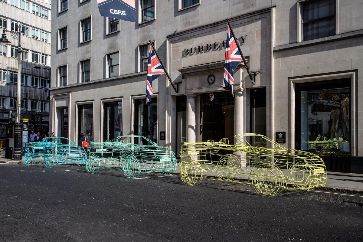 Na przedstawionych grafikach widzimy komputerowo wygenerowane szkielety aut na londyńskich ulicach. Range Rover Evoque Cabrio ma zadebiutować w listopadzie, ale dokładne dane techniczne nie są jeszcze znane / Fot. Land Rover Na przedstawionych grafikach widzimy komputerowo wygenerowane szkielety aut na londyńskich ulicach. Range Rover Evoque Cabrio ma zadebiutować w listopadzie, ale dokładne dane techniczne nie są jeszcze znane / Fot. Land Rover
