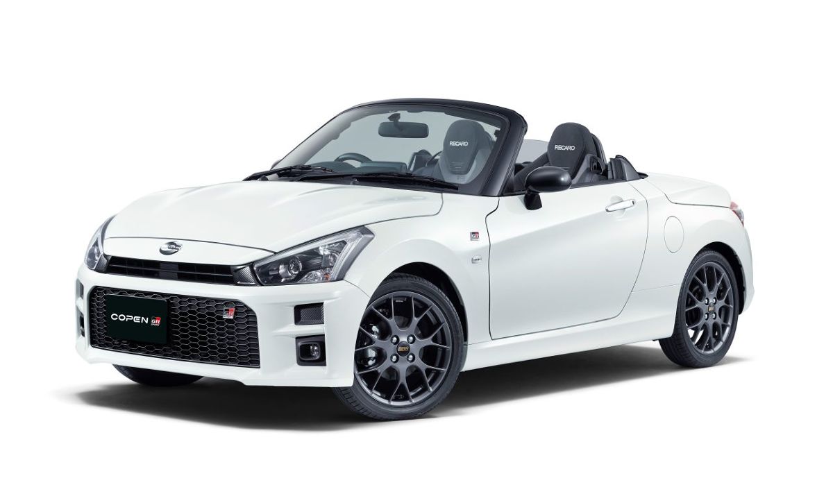 Daihatsu Copen GR Sport
Japońskie samochody potrafią zaskakiwać. Maleńki sportowy kei-car ze stajni Daihatsu, marki należącej do Toyota Group, teraz wchodzi na rynek jako Copen GR Sport, nowy komercyjny projekt Toyota Gazoo Racing. Dwuosobowy kabriolet jest mniejszy od Aygo.
Fot.. Daihatsu Daihatsu Copen GR Sport
Japońskie samochody potrafią zaskakiwać. Maleńki sportowy kei-car ze stajni Daihatsu, marki należącej do Toyota Group, teraz wchodzi na rynek jako Copen GR Sport, nowy komercyjny projekt Toyota Gazoo Racing. Dwuosobowy kabriolet jest mniejszy od Aygo.
Fot.. Daihatsu